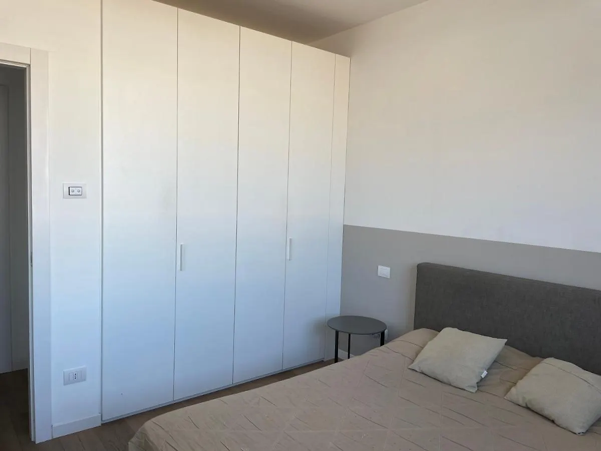 Confortevole Bilocale In Largo Marinai D'Italia Milaan Italië